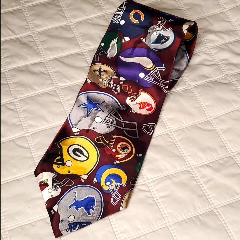 Vintage Silk NFL 90s Helmet Neck Tie Maroon  Football Hallogram Design